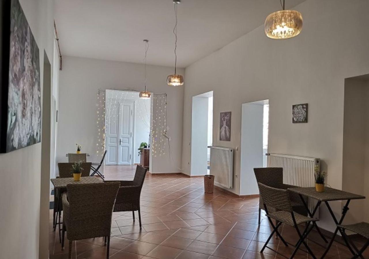 Villa Florencia Eger Luaran gambar